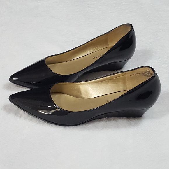 pointed toe wedge